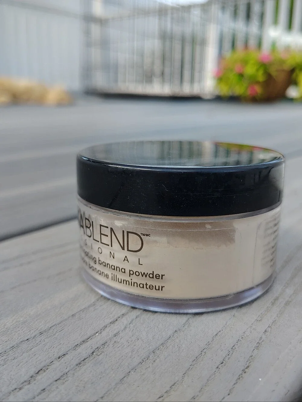 Dermablend Illuminating Banana Setting Powder – Banana